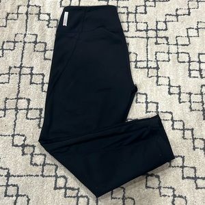 Zella Yoga cropped leggings. Size small.